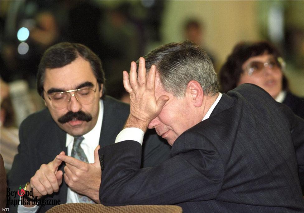 Miskolc, November 26, 1995. Minister of Finance Lajos Bokros and Party Chairman and Prime Minister Gyula Horn at the 4th Congress of the Hungarian Socialist Party.
(Photo: László P. Balogh / MTI)